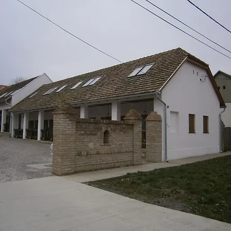 Hehl Pince Panzió Villány