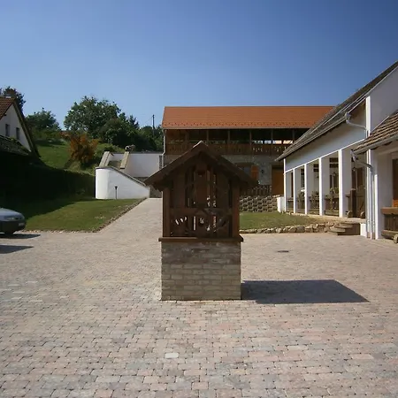 Hehl Pince Panzió Vendégház *